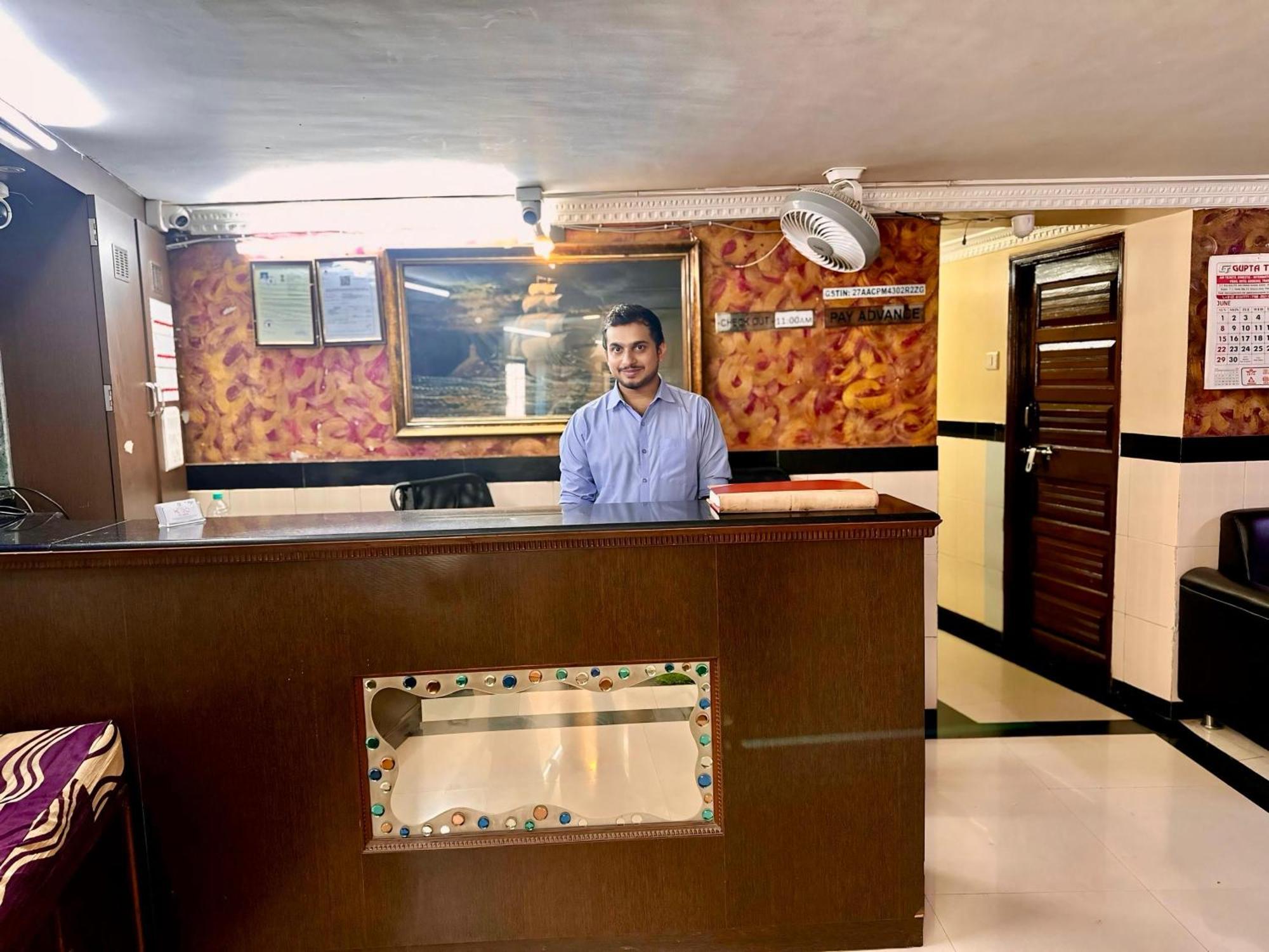 Hotel Metro Plaza Near Barc — Photos 1